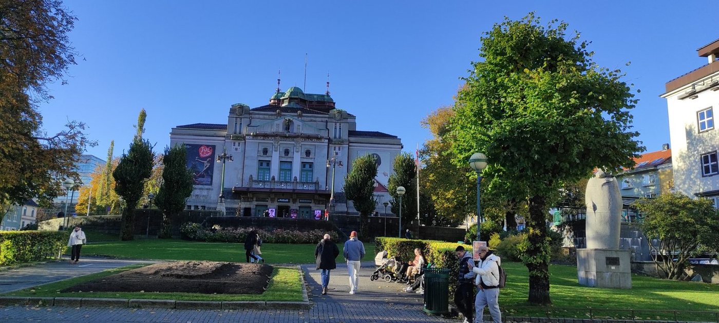 Den Nationale Scene in Bergen — the city walk meeting point